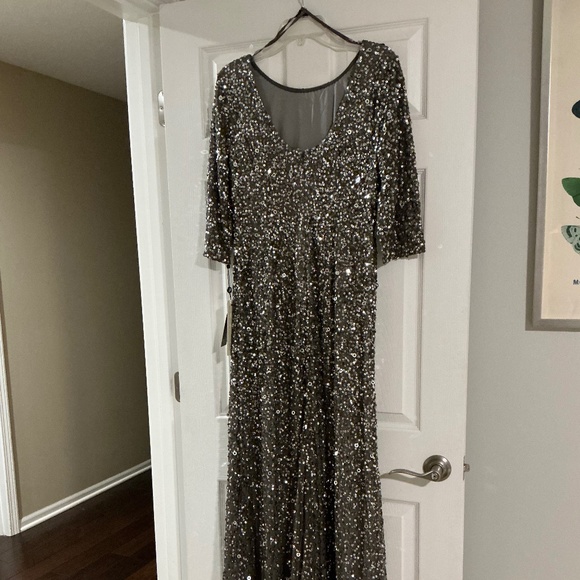 Adrianna Papell Grey and Silver Sequined Mermaid Gown NWT size 10 - Picture 5 of 6